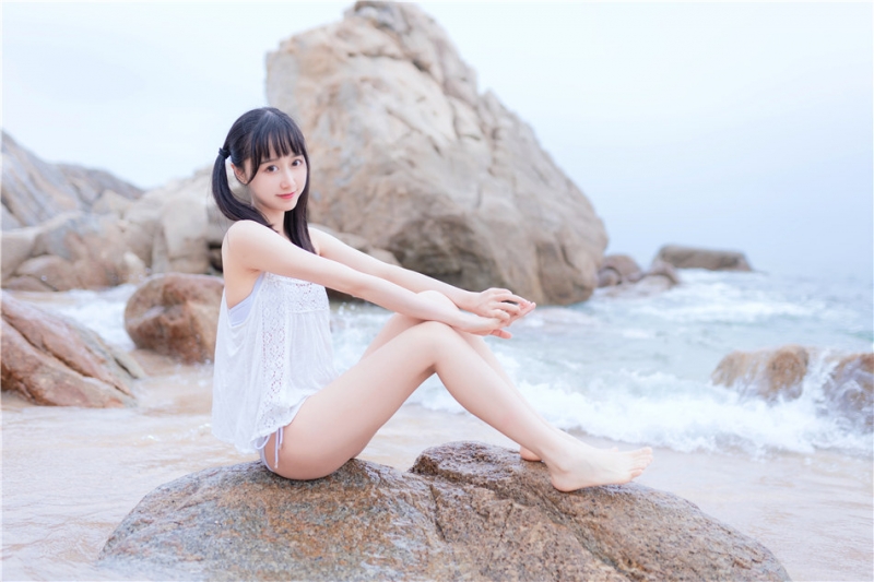 软萌妹子海边清纯写真合集  第14张