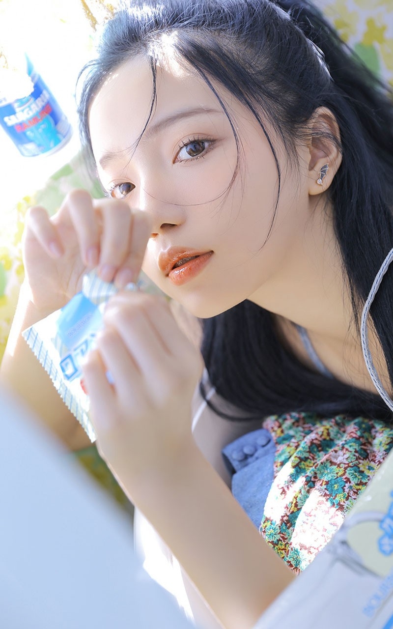 宅男女神肌肤莹白若雪气质出尘妹子图  第2张