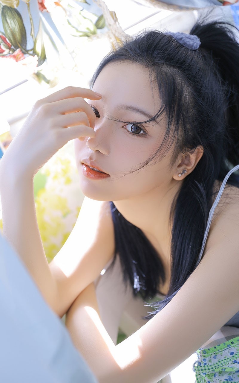 宅男女神肌肤莹白若雪气质出尘妹子图  第4张