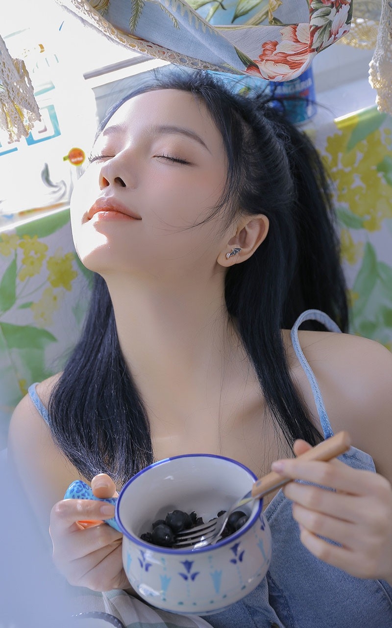 宅男女神肌肤莹白若雪气质出尘妹子图  第10张