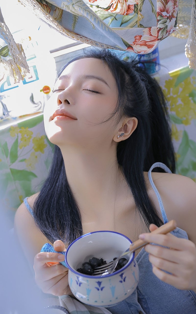 宅男女神肌肤莹白若雪气质出尘妹子图  第16张