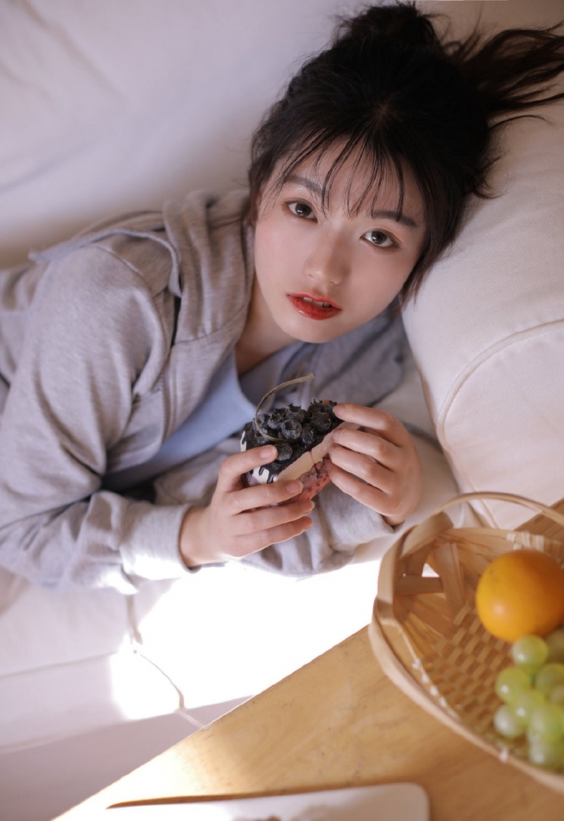 翘臀小美女长腿笔直清纯女生照片  第2张