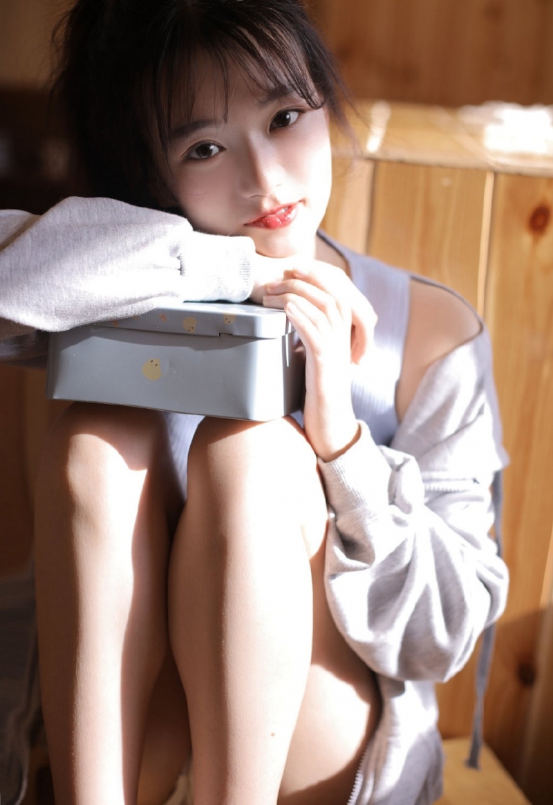 翘臀小美女长腿笔直清纯女生照片  第7张