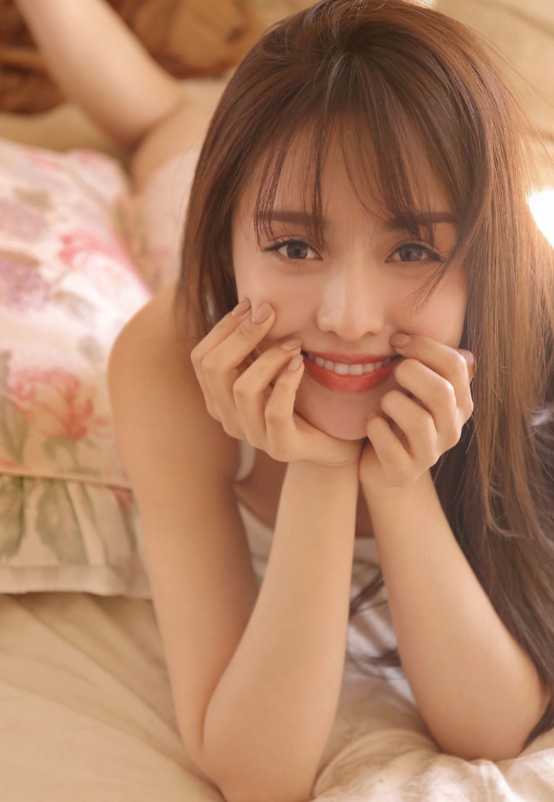 清纯美少女明眸皓齿身材好看私房照  第1张