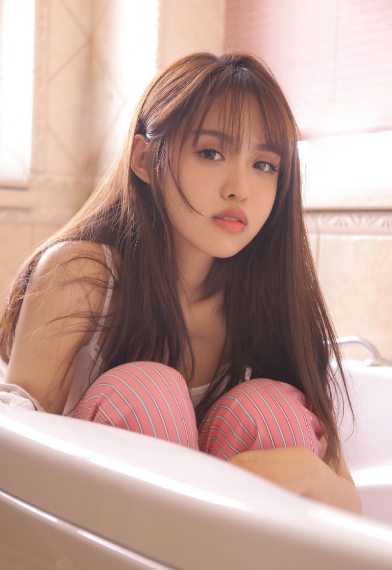 清纯美少女明眸皓齿身材好看私房照  第5张