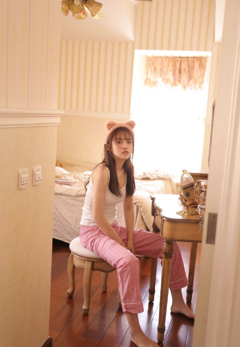 清纯美少女明眸皓齿身材好看私房照  第7张