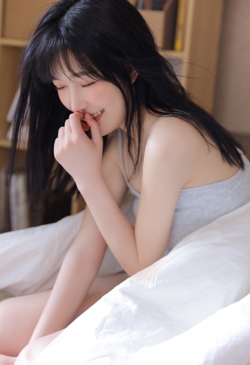 高甜少女香肩雪白莹润私房写真  第2张