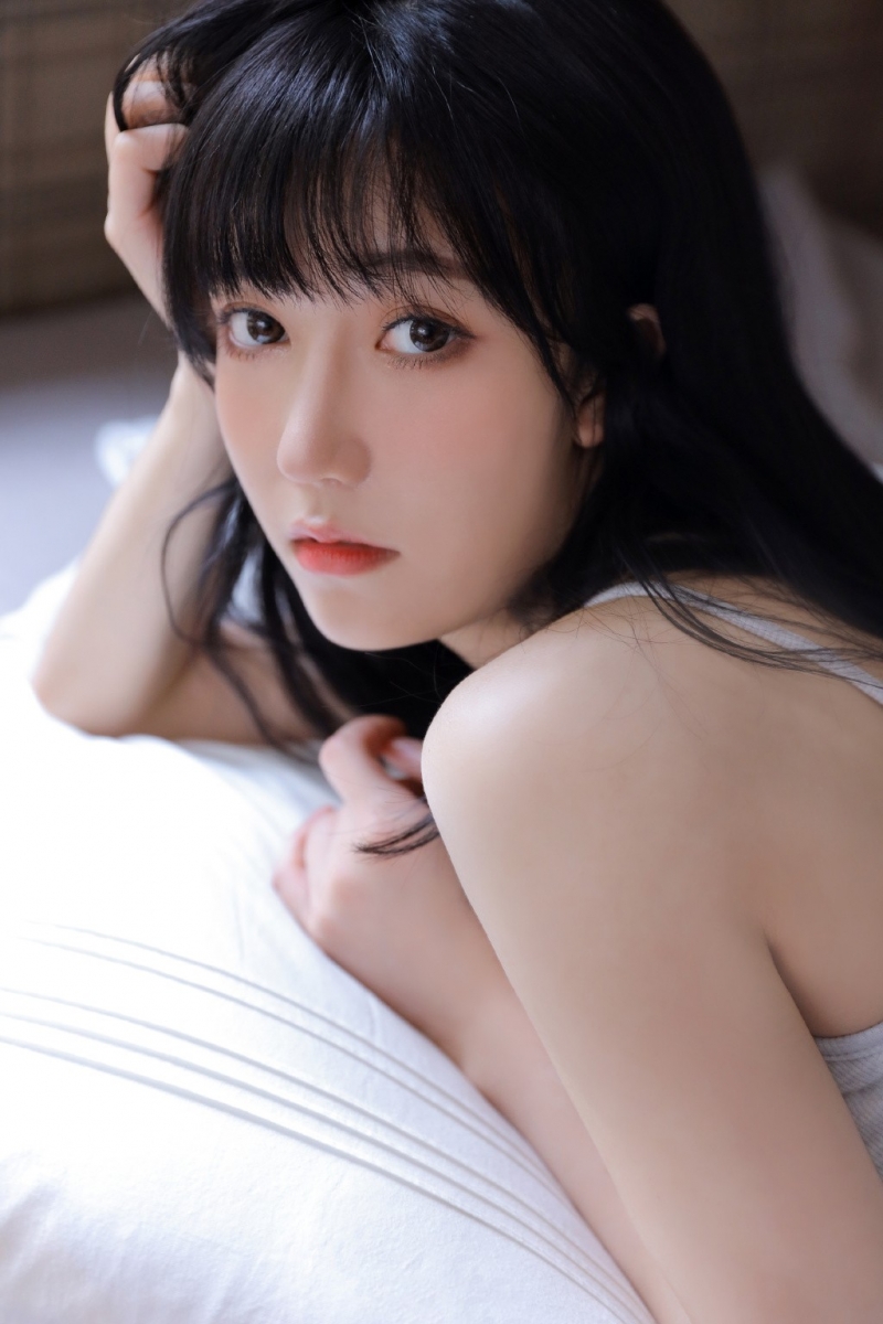 高甜少女香肩雪白莹润私房写真  第5张