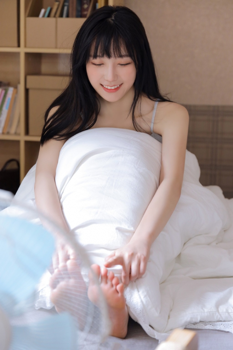 高甜少女香肩雪白莹润私房写真  第6张