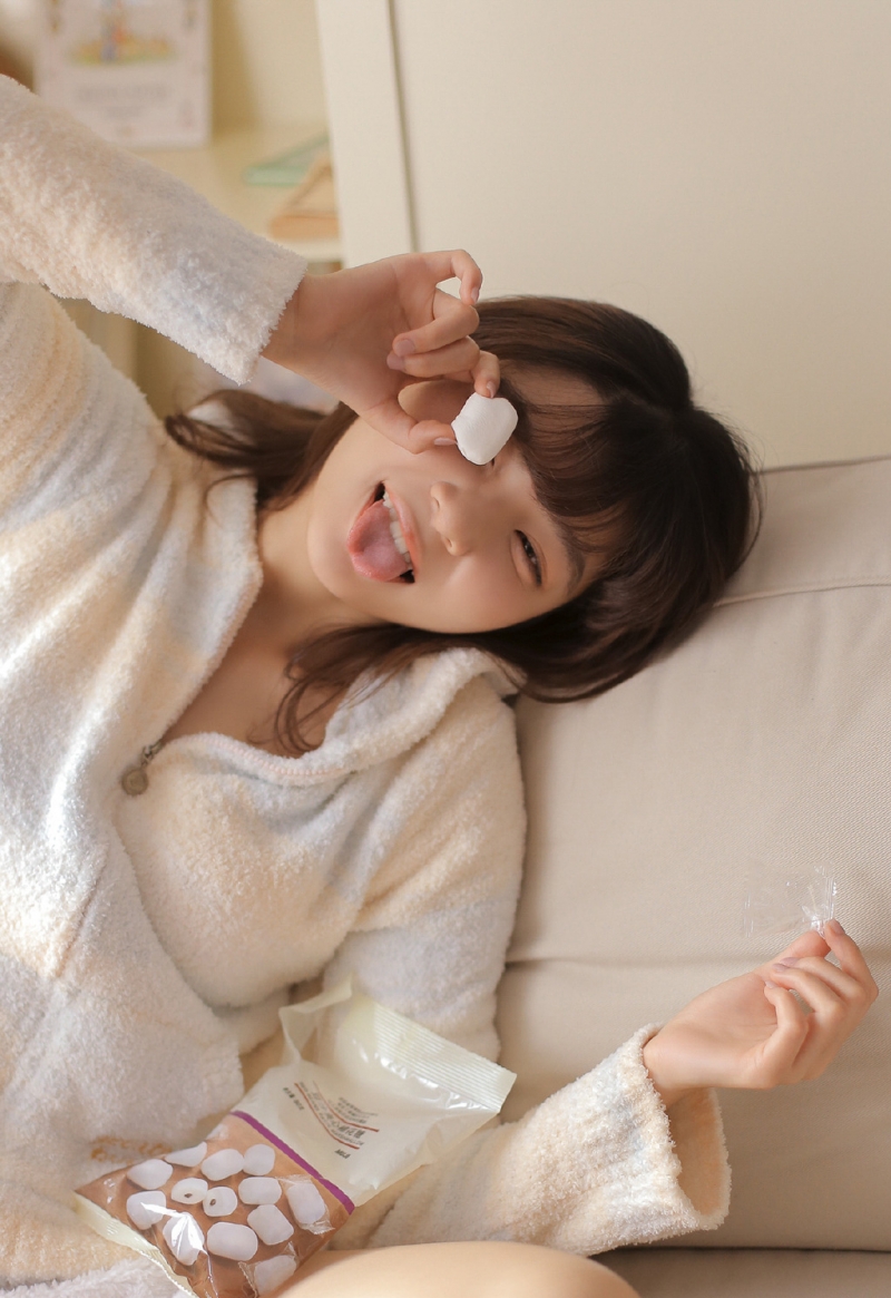 爱笑的女孩古灵精怪俏皮图片  第1张