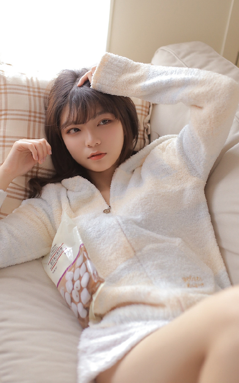 爱笑的女孩古灵精怪俏皮图片  第3张