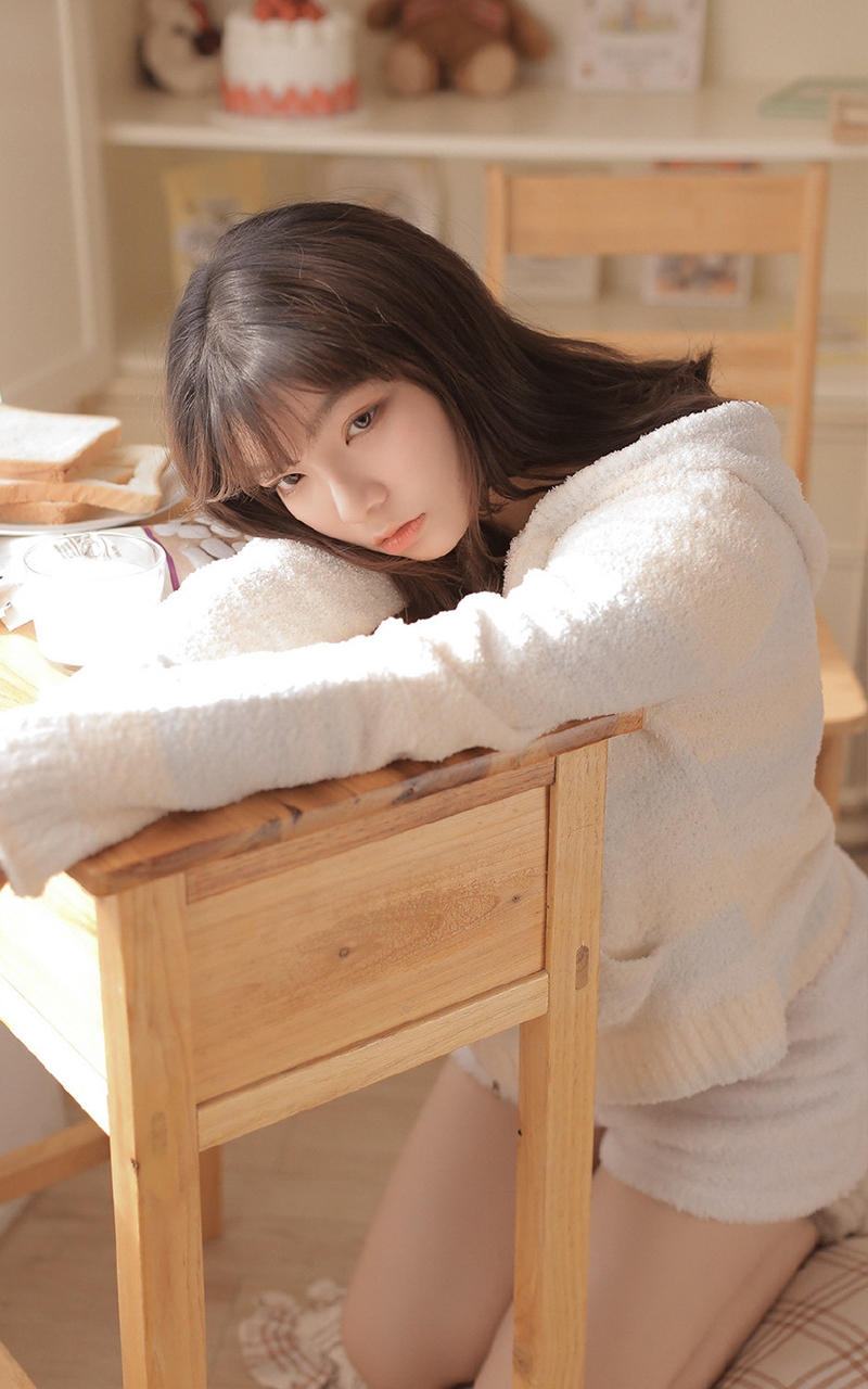 爱笑的女孩古灵精怪俏皮图片  第4张