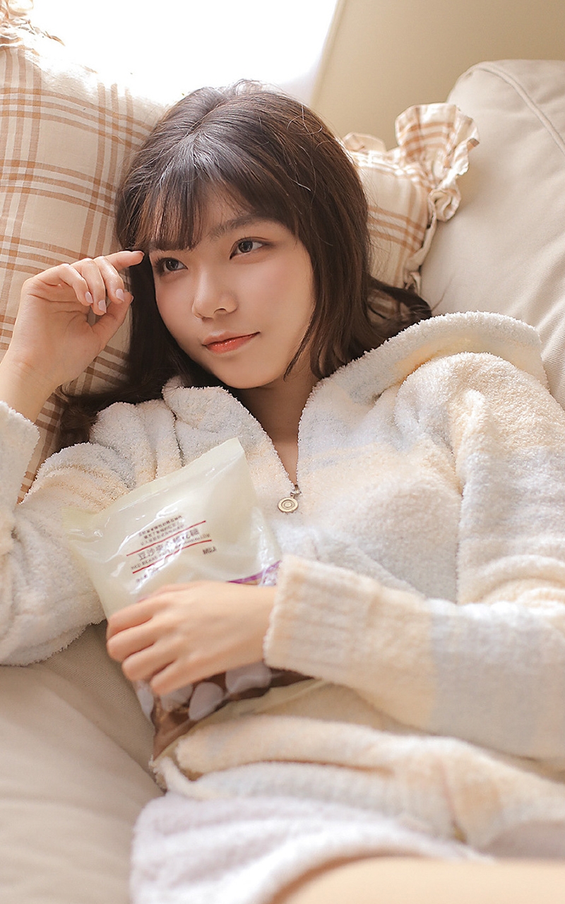 爱笑的女孩古灵精怪俏皮图片  第5张