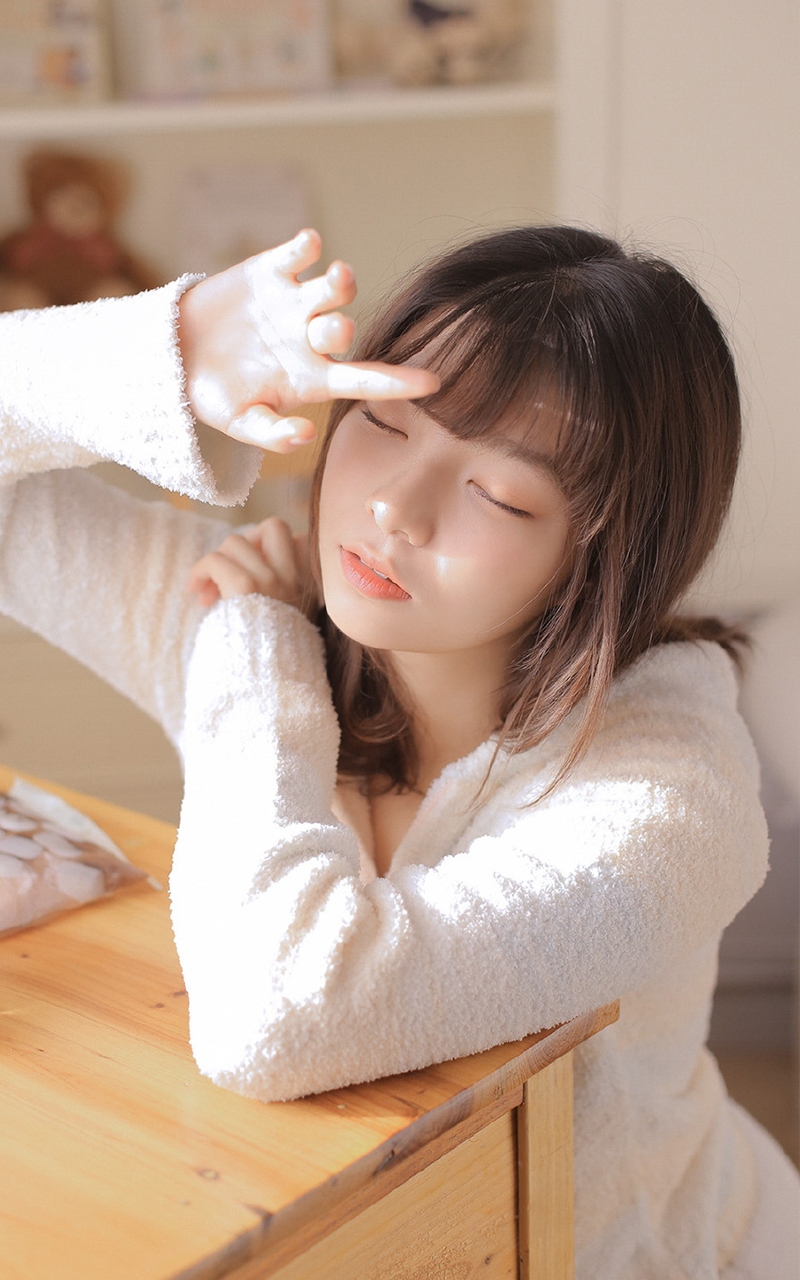 爱笑的女孩古灵精怪俏皮图片  第8张