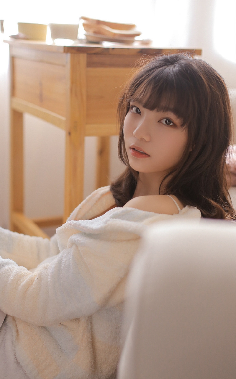 爱笑的女孩古灵精怪俏皮图片  第10张