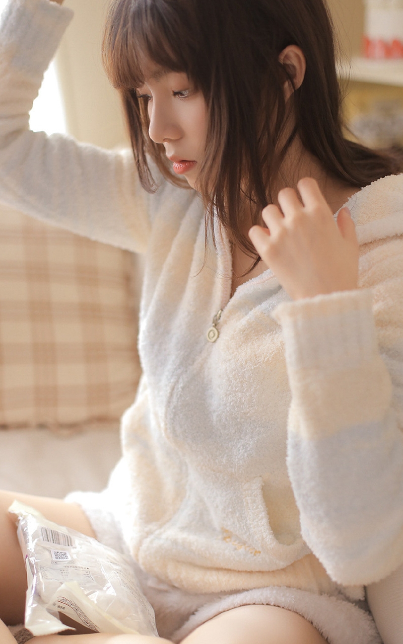 爱笑的女孩古灵精怪俏皮图片  第11张