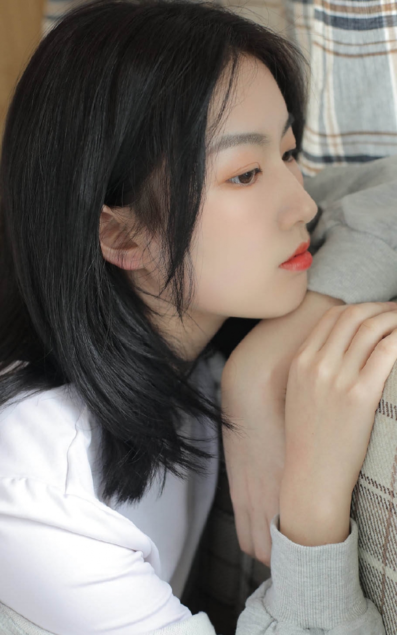 清纯小妹唇红齿白惹火艺术写真  第1张