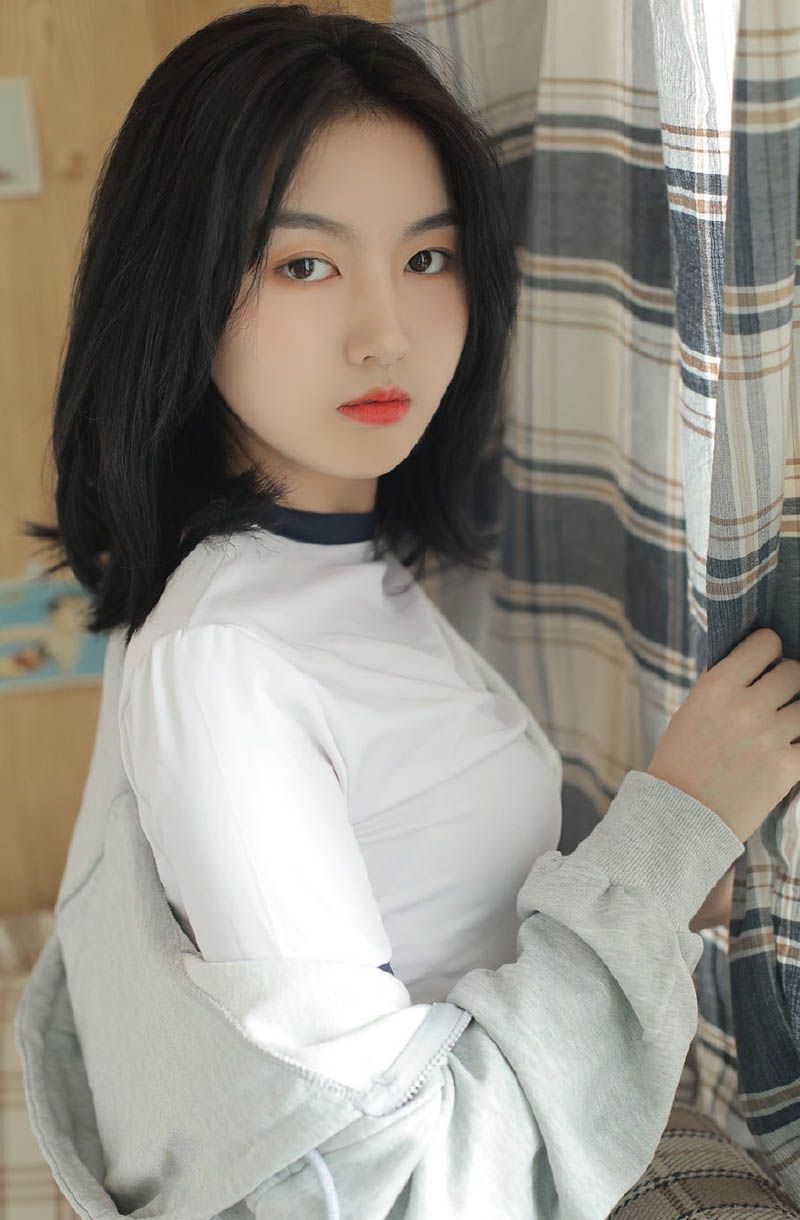 清纯小妹唇红齿白惹火艺术写真  第6张