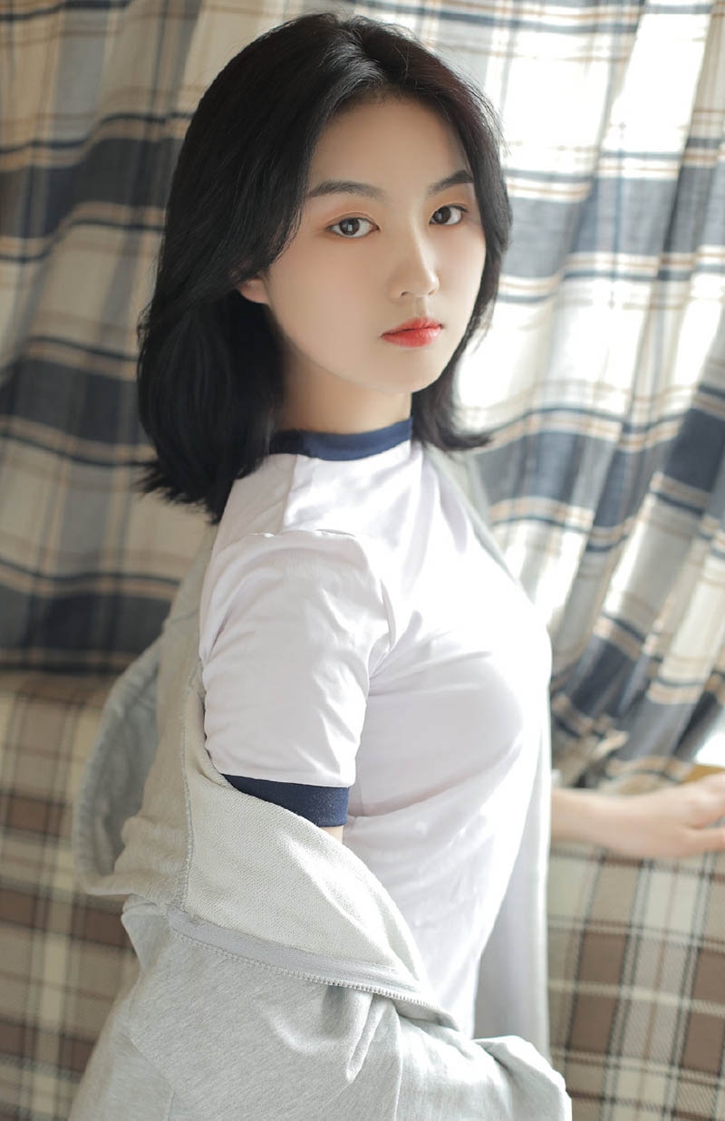 清纯小妹唇红齿白惹火艺术写真  第7张