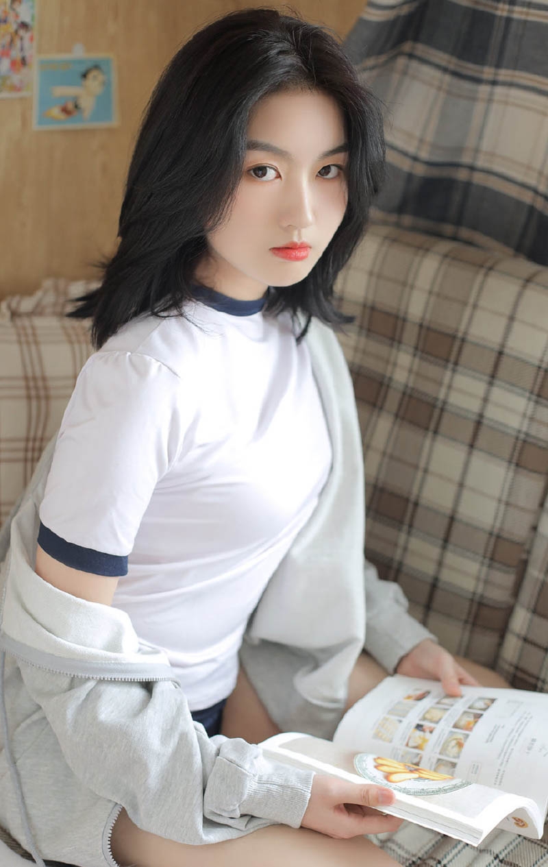 清纯小妹唇红齿白惹火艺术写真  第8张