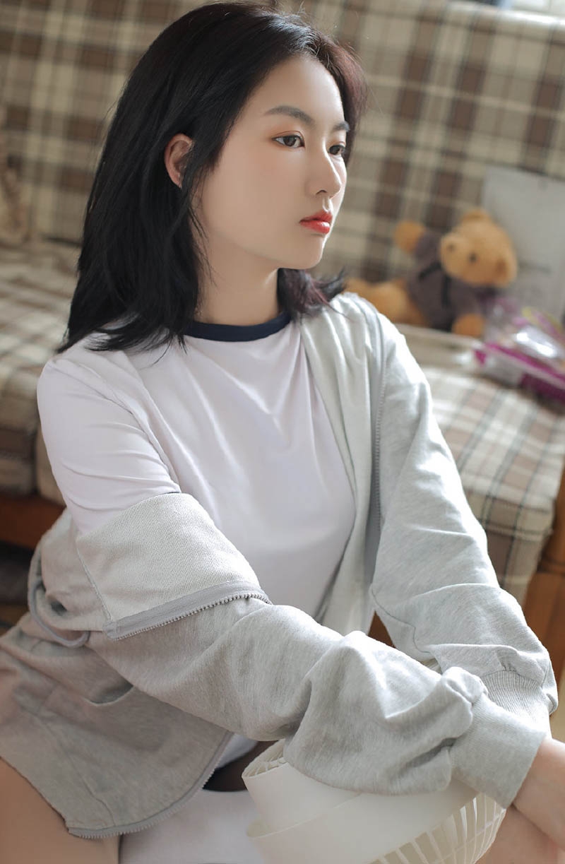 清纯小妹唇红齿白惹火艺术写真  第9张