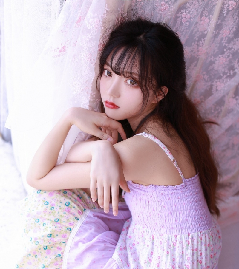 大眼美女眼神干净澄澈撩人艺术写真  第1张