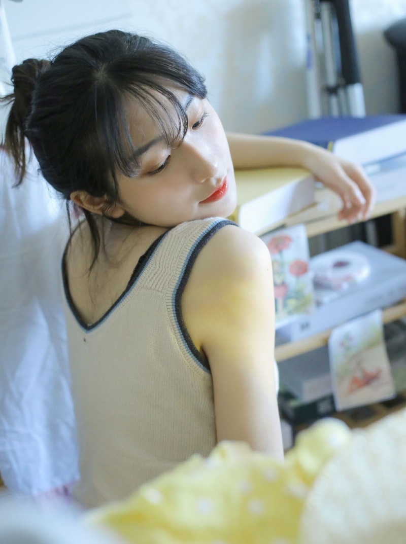 极品俏佳人明媚动人私房摄影  第6张