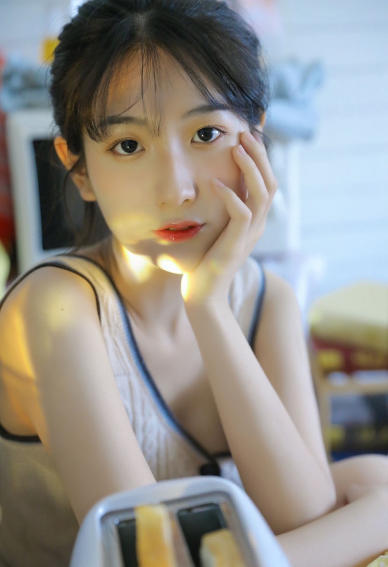 极品俏佳人明媚动人私房摄影  第9张