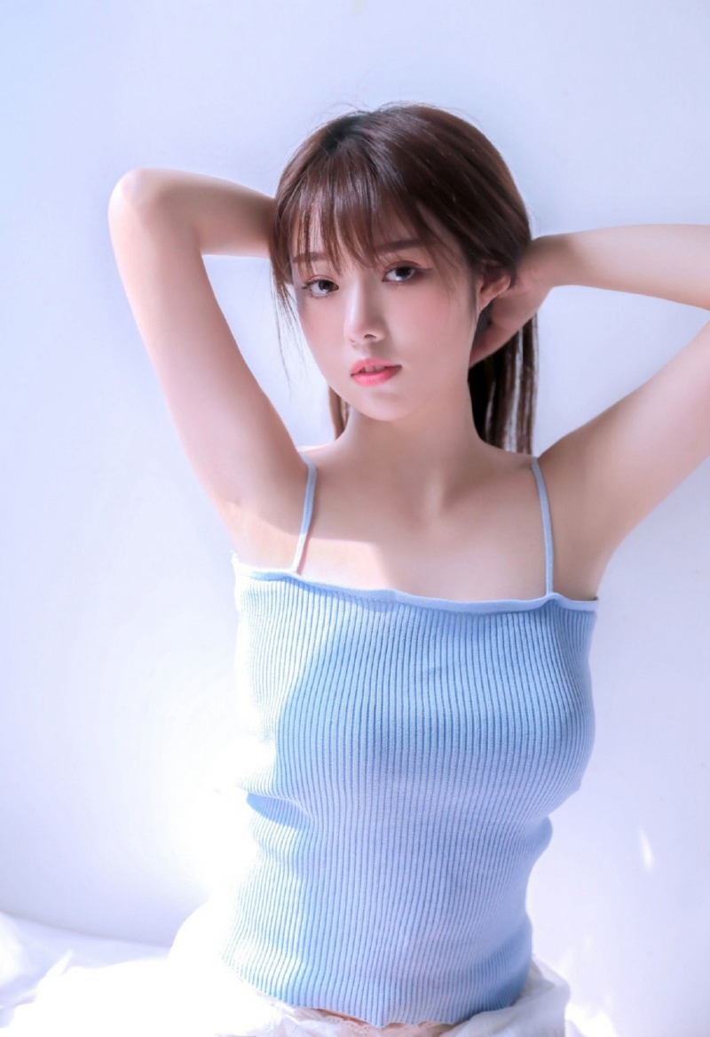 倾城尤物香肩细嫩光滑妹子图  第3张