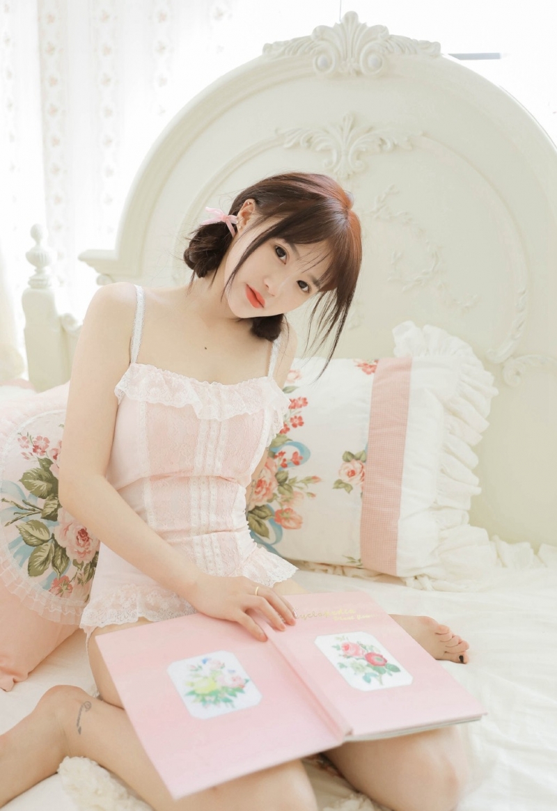 粉嫩小女生长腿好身材迷人私房写真  第4张