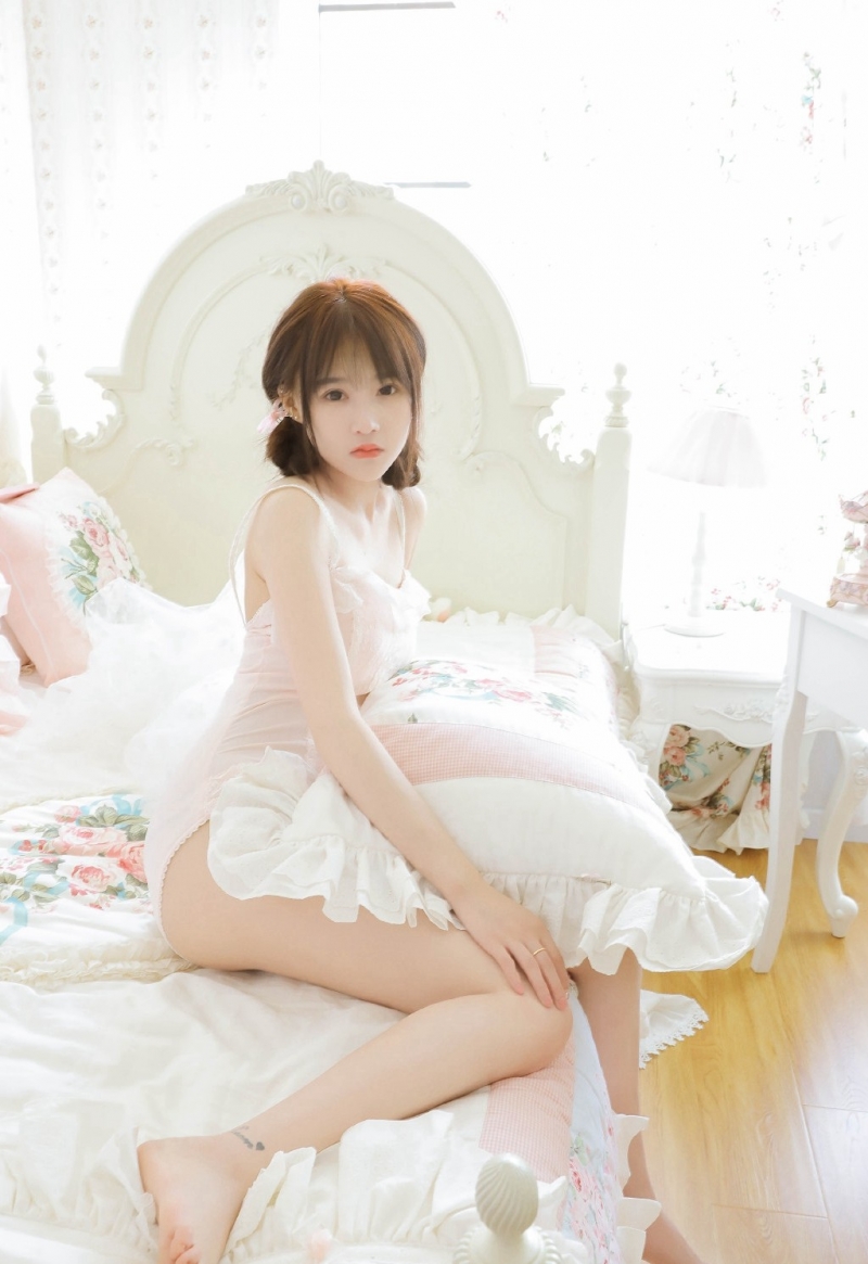 粉嫩小女生长腿好身材迷人私房写真  第5张