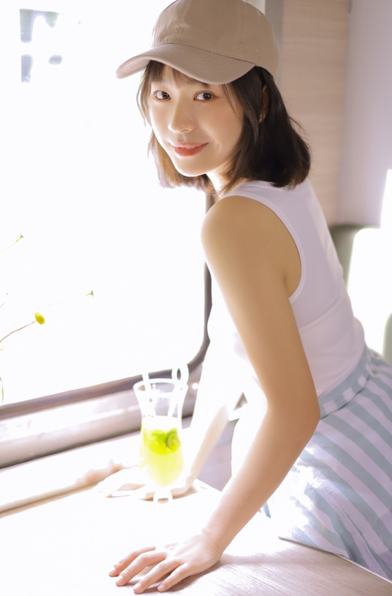 元气美女活力满满小清新图片  第1张