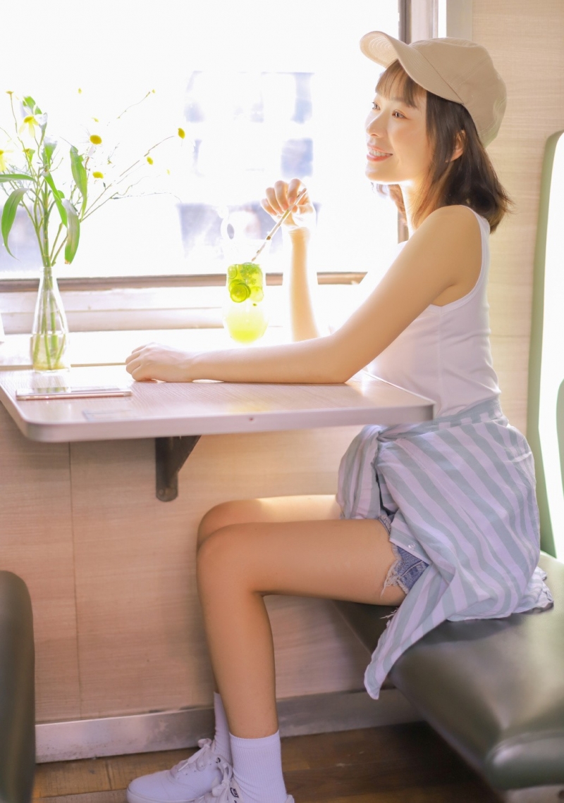 元气美女活力满满小清新图片  第9张