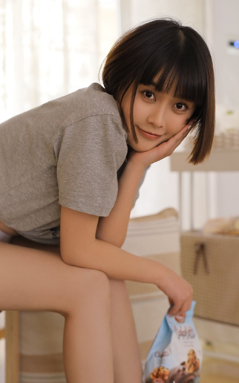 短发俏皮妹妹大眼清澈清纯写真  第1张