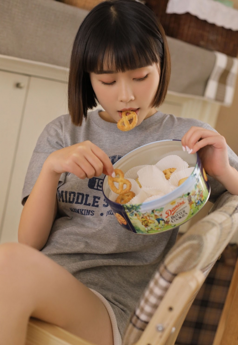 短发俏皮妹妹大眼清澈清纯写真  第8张