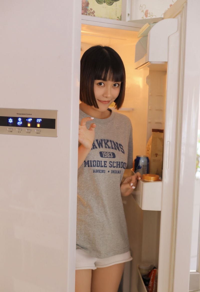 短发俏皮妹妹大眼清澈清纯写真  第11张