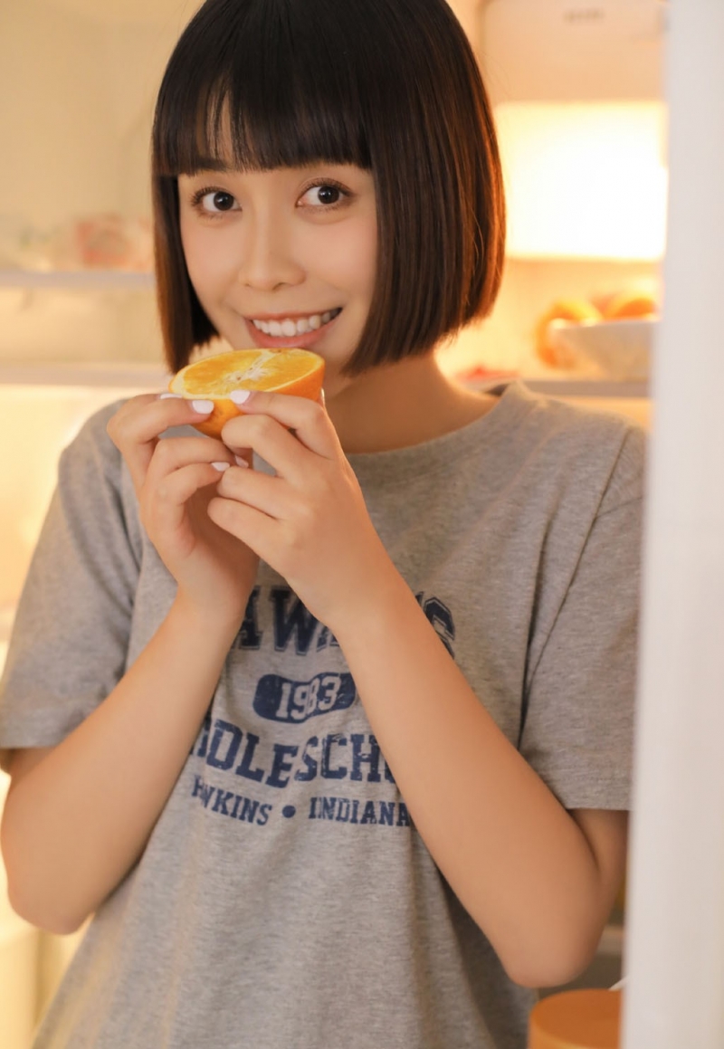 短发俏皮妹妹大眼清澈清纯写真  第12张