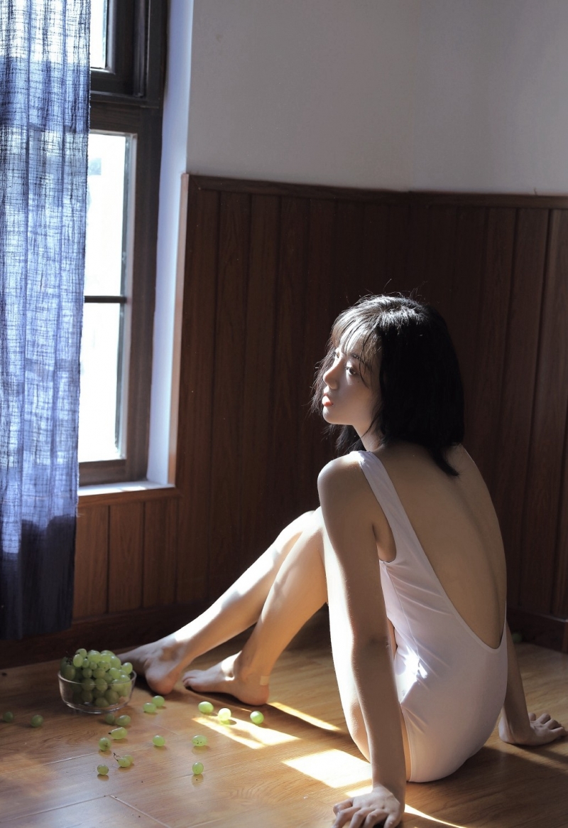 翘臀美眉身高腿长窈窕性感图片  第1张