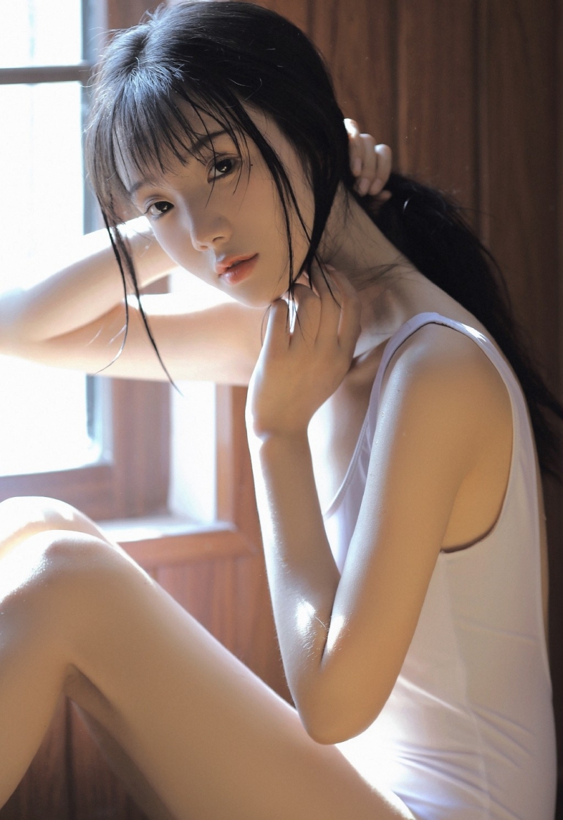 翘臀美眉身高腿长窈窕性感图片  第9张