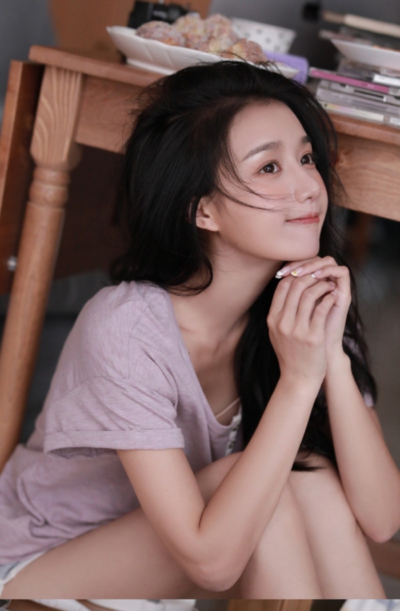 大眼美女粉嫩娇艳漂亮女生图片  第6张