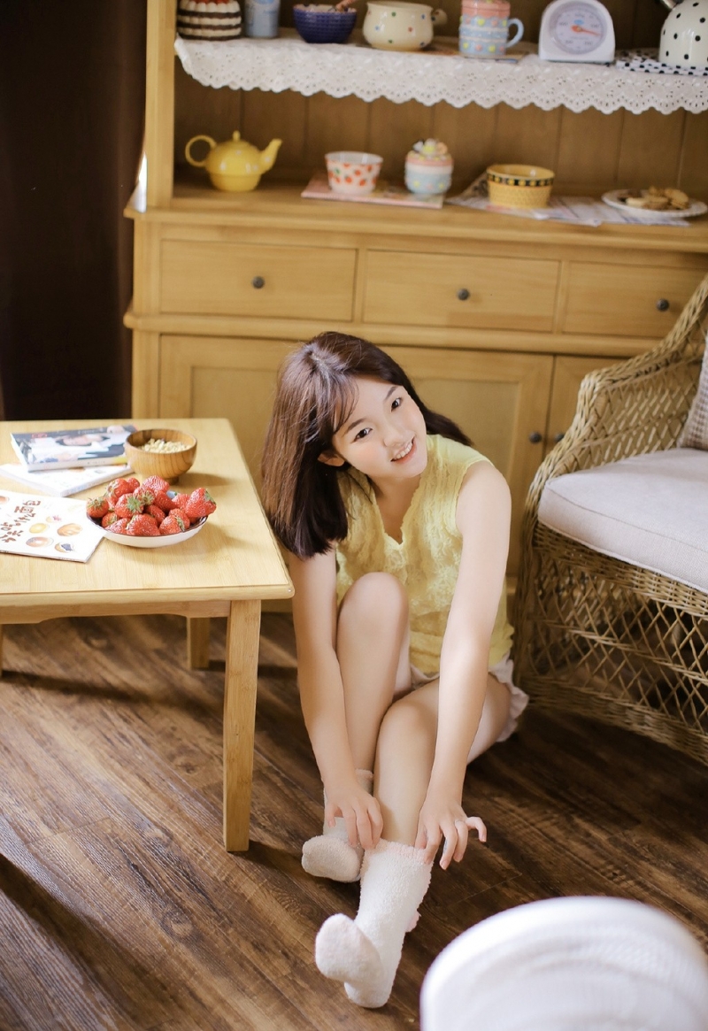 甜美学生妹长得亭亭玉立迷人写真  第9张