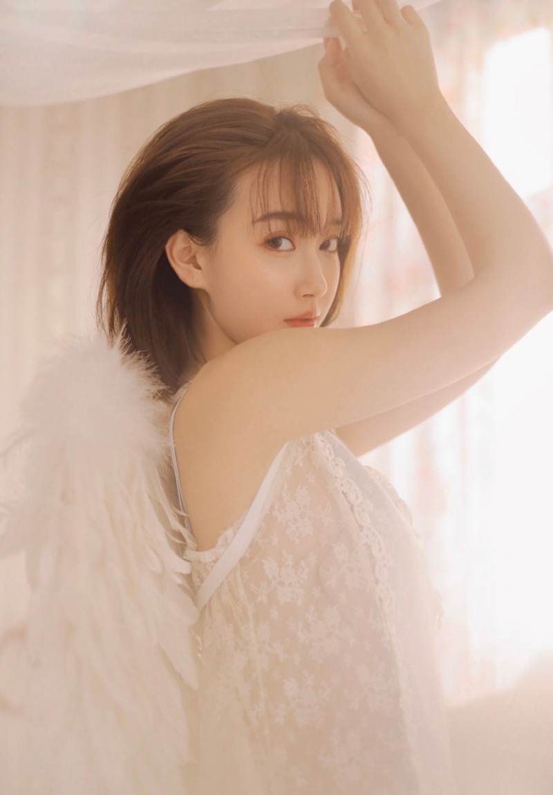 蕾丝美女肌肤雪白撩人写真集  第1张