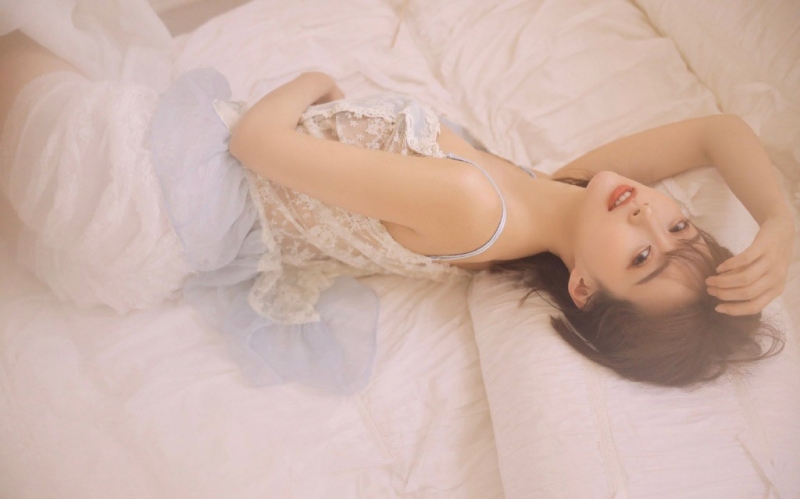 蕾丝美女肌肤雪白撩人写真集  第5张