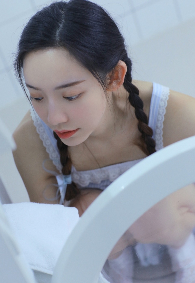 麻花辫少女杏眼清澈养眼写真  第8张