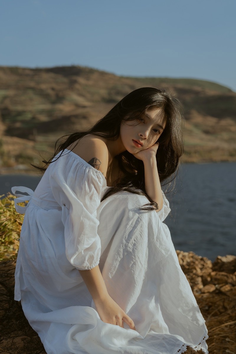 文艺少女户外唯美养眼写真  第7张