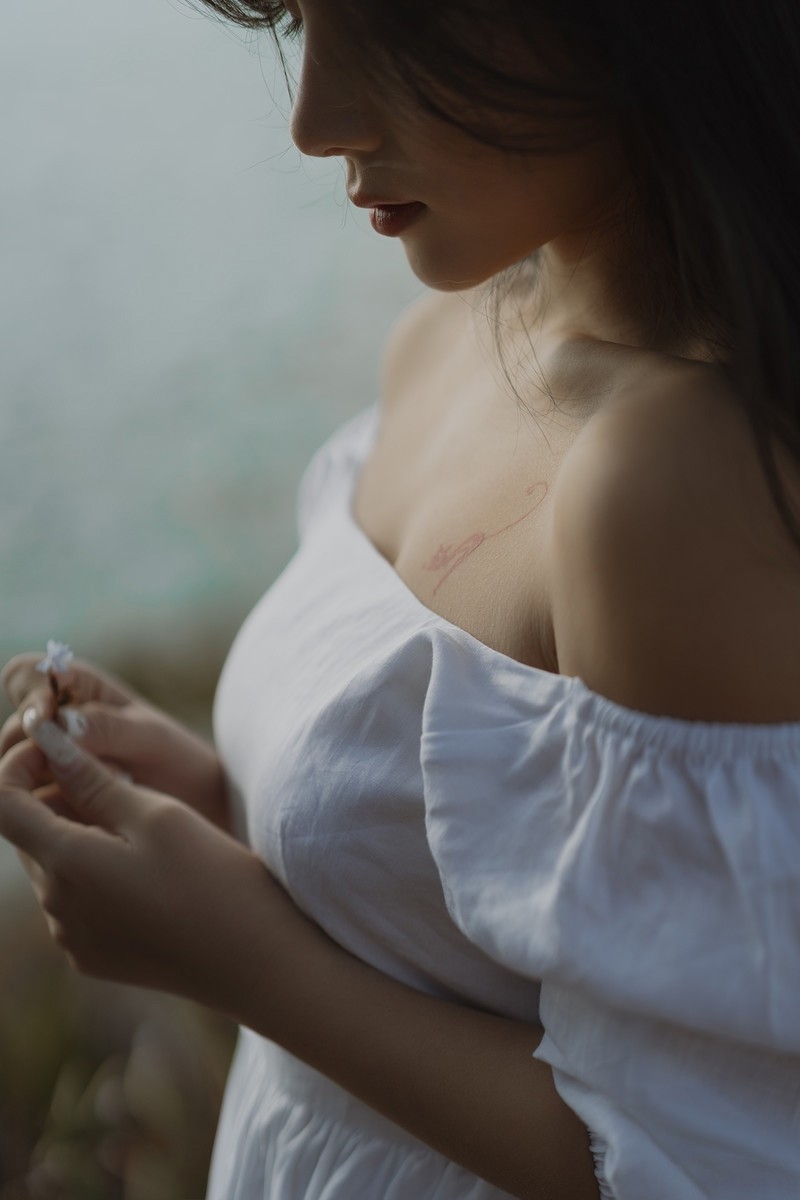 文艺少女户外唯美养眼写真  第9张