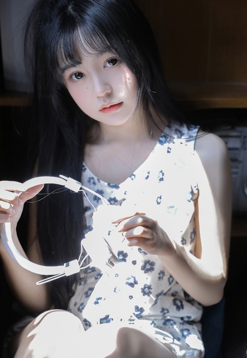 牛奶肌美眉宛若天使干净美女图片  第3张