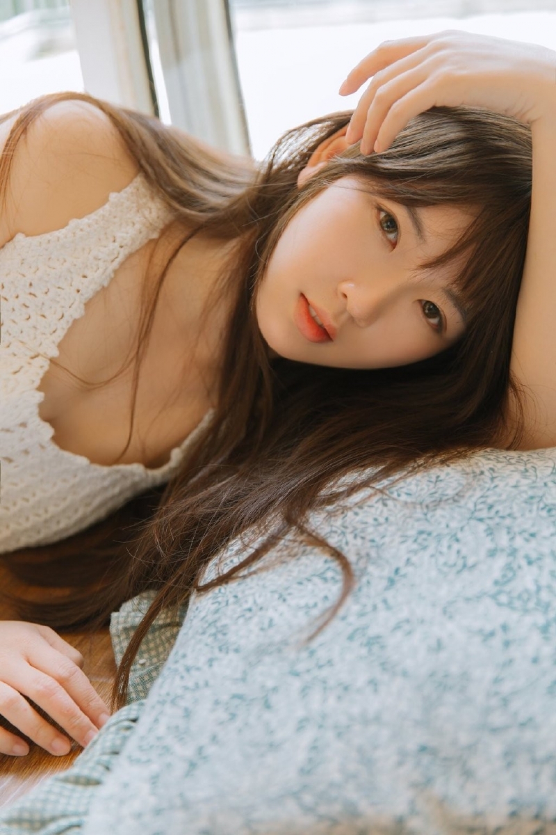 长腿妹妹长发飘飘清凉写真摄影  第4张