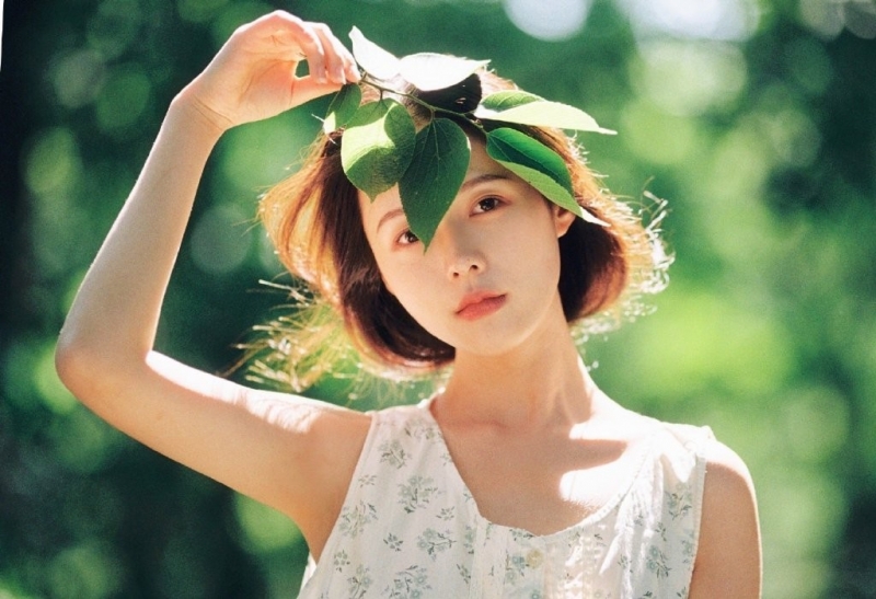 短发美女娇小玲珑女生写真  第2张