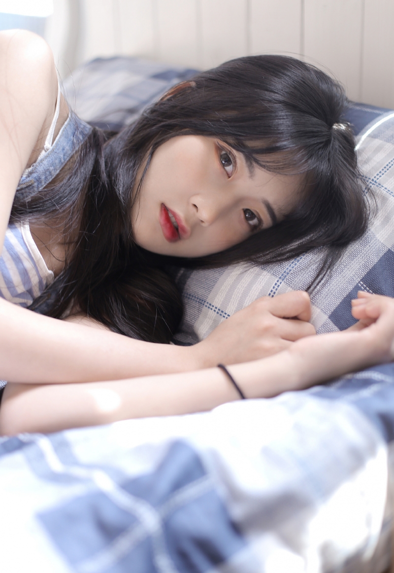 90后女孩长得亭亭玉立漂亮私拍  第2张